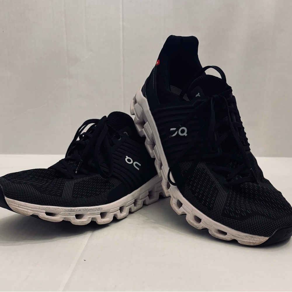 On Cloud Cloudswift Black and White Athletic Shoes mens size  10.5 Helion FVNZJ.